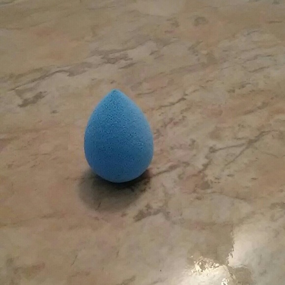 Set of 3 Mini Makeup Blending Sponges - Picture 3 of 5